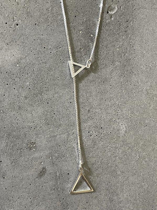 GRAVATA TRIÂNGULO 60 CM