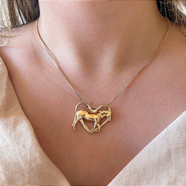 Colar Feminino Coração com Cavalo Elegante