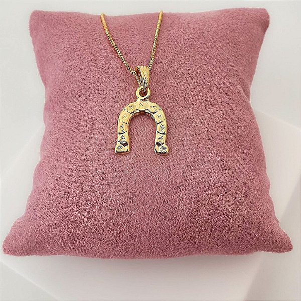 Colar Feminino Ferradura com Detalhes