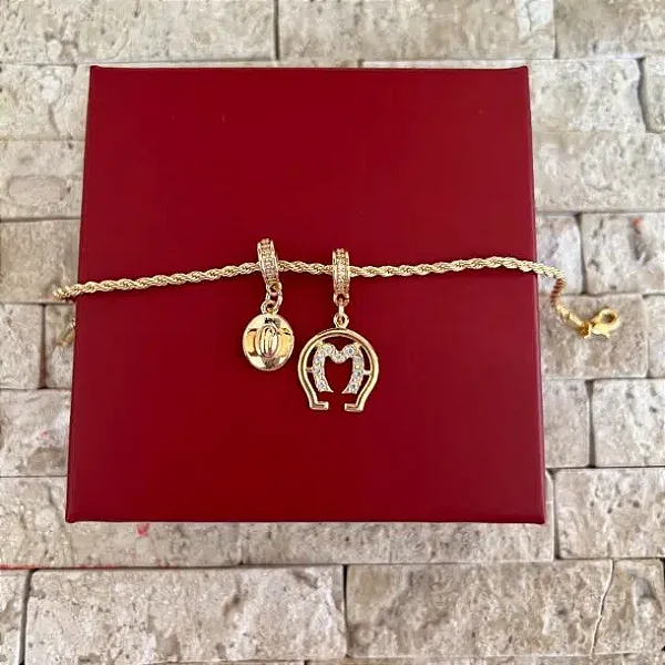 Pulseira Feminina Berloque Chapeu e Mangalarga no Cordão Baiano Banhado a Ouro 18k