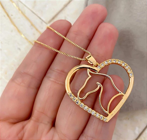 Colar Feminino Coração Cravejado com Cavalo Banhado a Ouro 18K