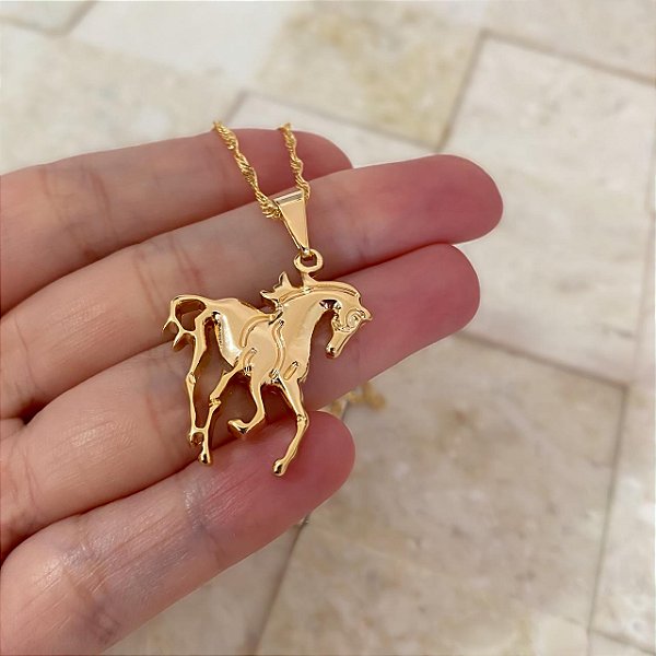 Colar Feminino Cavalo Selvagem Banhado a Ouro 18K