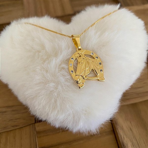 Colar Feminino Cavalo na Ferradura com Detalhes em Zircônias brilhante Banhado a Ouro 18K