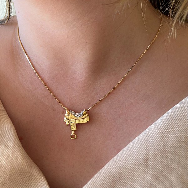 Colar Feminino Sela Equestre Banhado a Ouro 18K