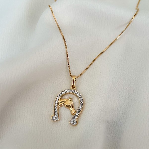 Colar Feminino Cavalo com Ferradura em Ródio Branco Banhado a Ouro 18K