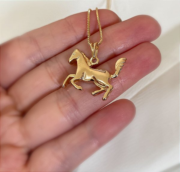 Colar Feminino Cavalo Espetáculo Banhado a Ouro 18K
