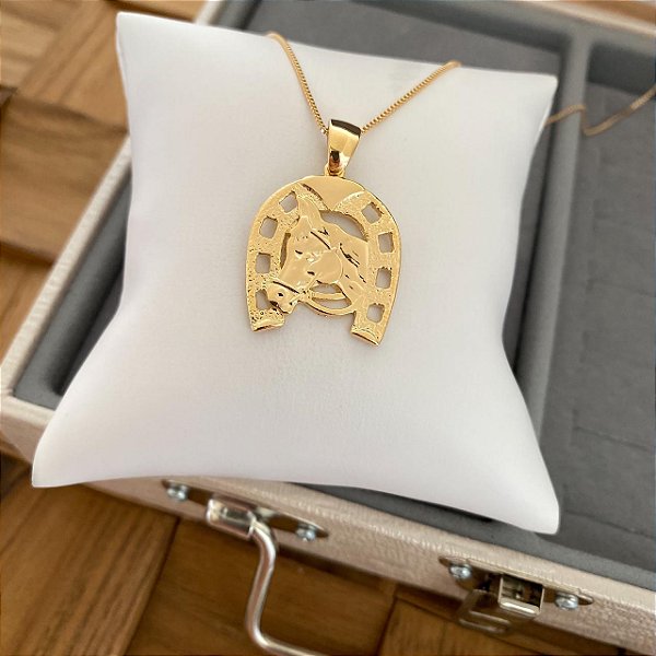 Colar Feminino Cavalo e Ferradura Nobre Banhado a Ouro 18K