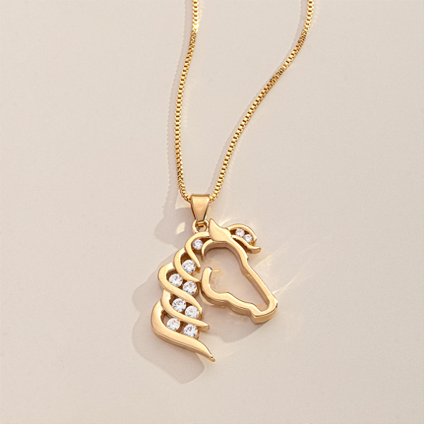 Colar Feminino Cavalo com Pedras Brilhantes Banhado a Ouro 18K