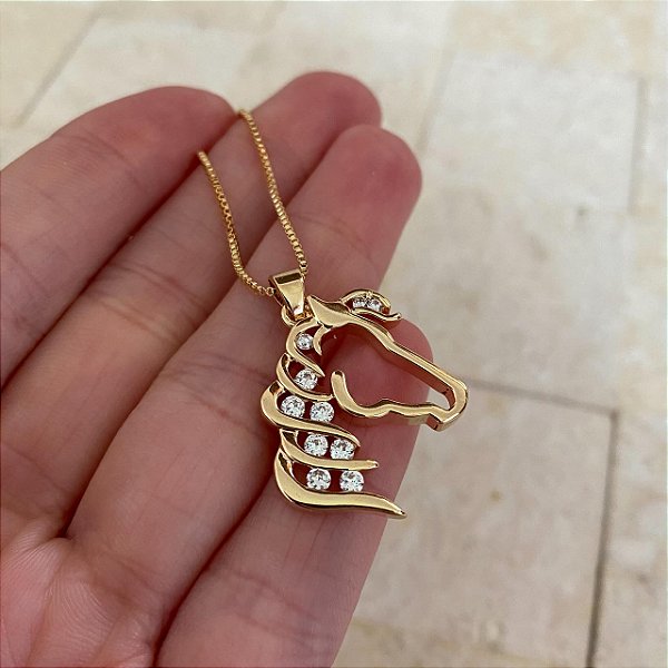 Colar Feminino Cavalo com Pedras Brilhantes Banhado a Ouro 18K
