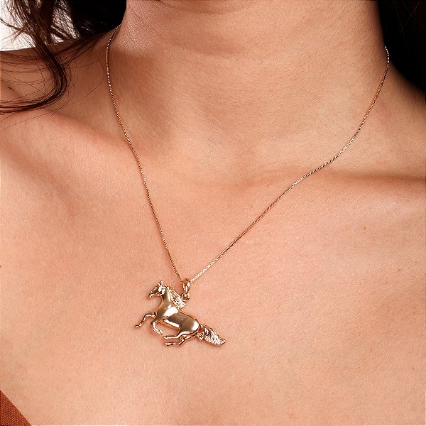 Colar Feminino Cavalo Exuberante Banhado a Ouro 18K