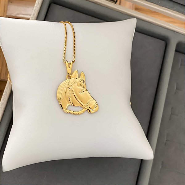 Colar Feminino Cabeça de Cavalo Elegante Banhado a Ouro 18K