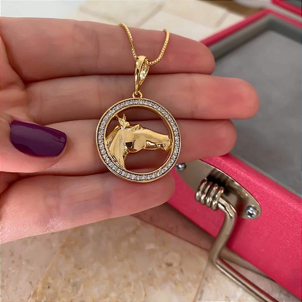 Colar Feminino Cabeça de Cavalo com Micro Zircônias Banhado a Ouro 18K