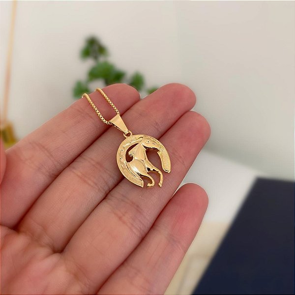 Colar Feminino Cavalo na Ferradura Elegância Banhado a Ouro 18K