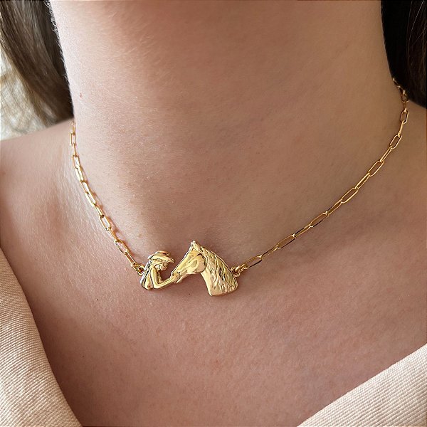 Gargantilha Feminina Mulher com Cavalo Conexão Banhada a Ouro 18K