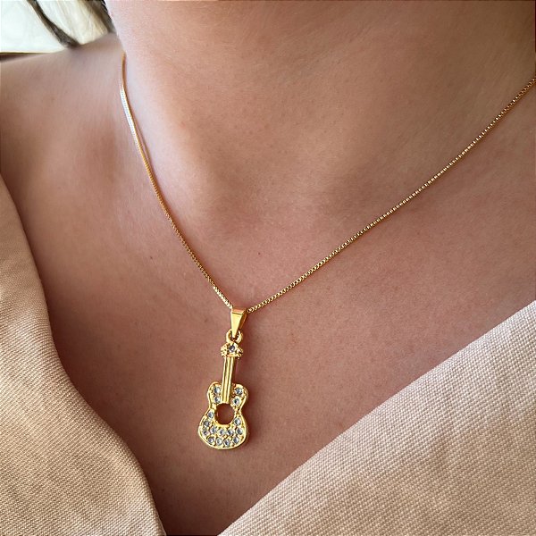 Colar Feminino Violão Country Cravejado Banhado a Ouro 18K
