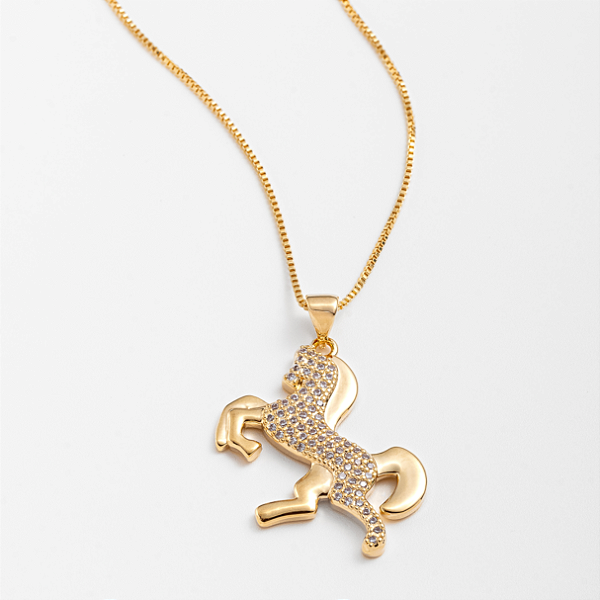 Colar Feminino Cavalo Charmoso com Zircônias Banhado a Ouro 18K