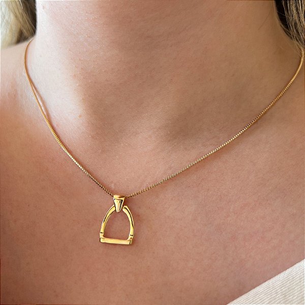 Colar Feminino Estribo Equestre Banhado a Ouro 18K