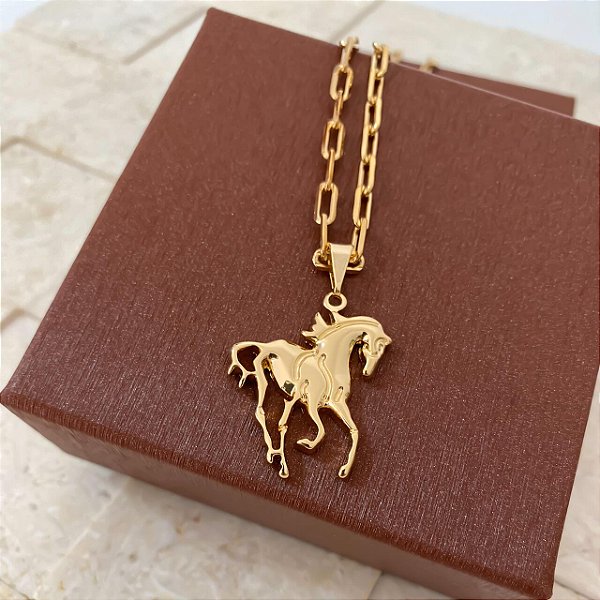 Colar Masculino Cavalo Show com Cordão Cartier Banhado a Ouro 18K