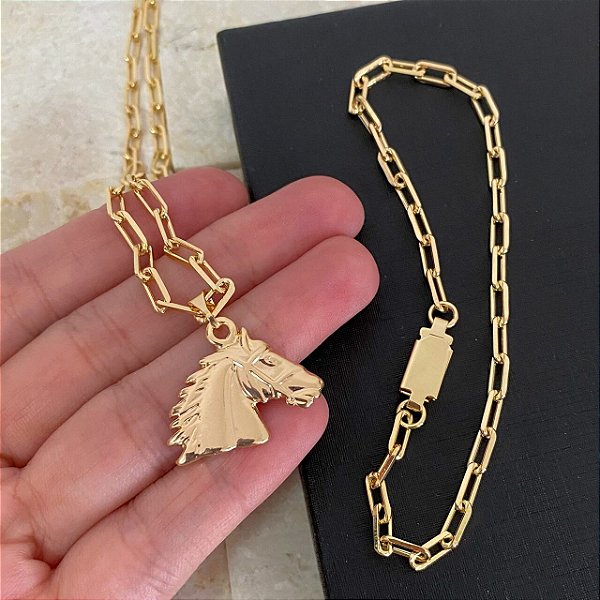 Conjunto Masculino Cabeça de Cavalo com Cordão Cartier Banhado a Ouro 18K