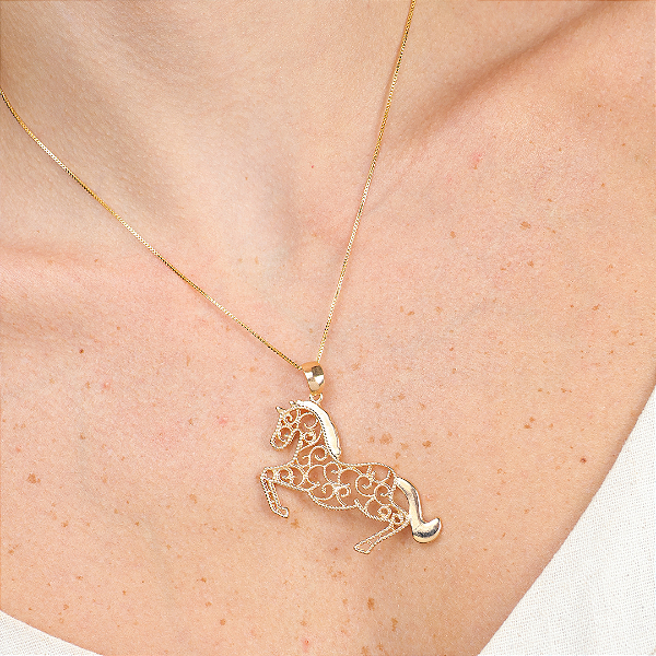 Colar Feminino Cavalo Bruto Banhado a Ouro 18K