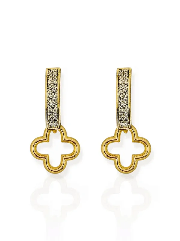 Brinco Trevo Vazado Cravejado -Folhado a Ouro 18k
