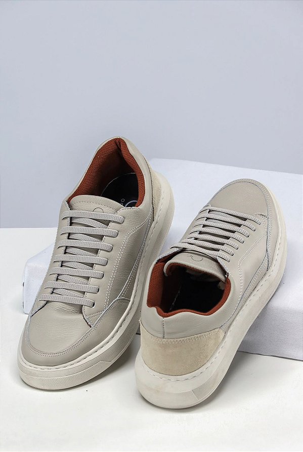 TÊNIS OG EM COURO COM ELÁSTICO CHATO GELO FORRADO LARANJA