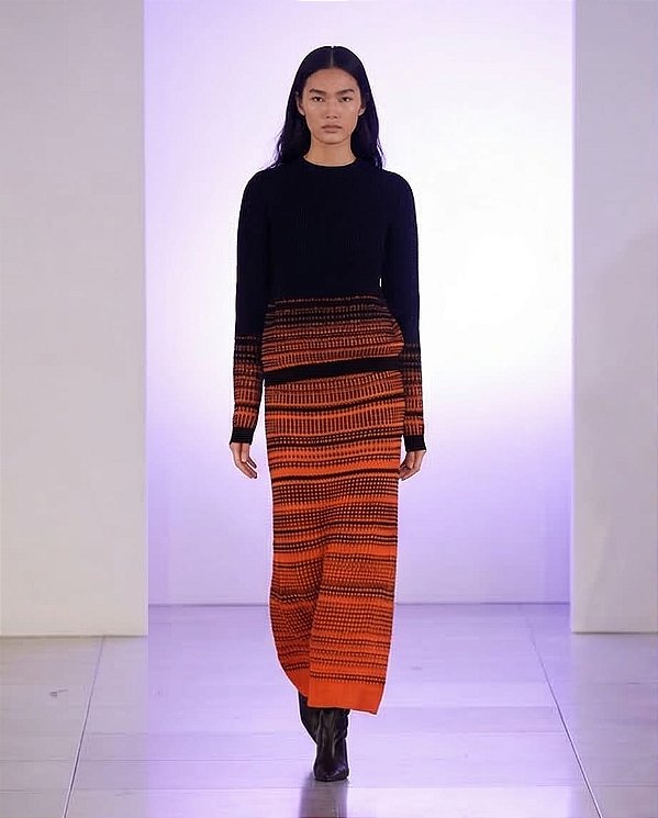 CONJUNTO DEGRADÊ SAIA E BLUSA EM TRICOT