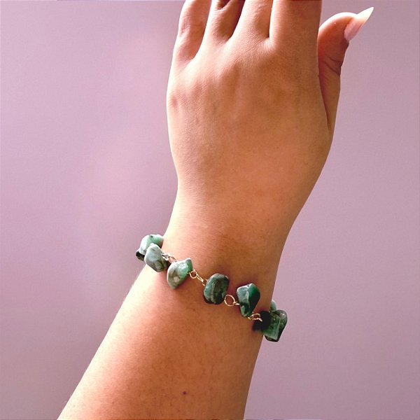 Pulseira Quartzo Verde com Elo Dourado – Equilíbrio, Cura e Vitalidade