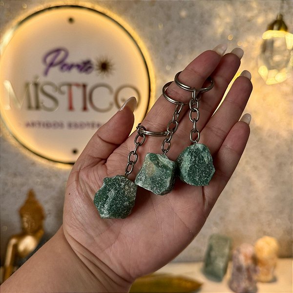 Chaveiro de Quartzo Verde Bruto – Equilíbrio, Vitalidade e Bem-Estar