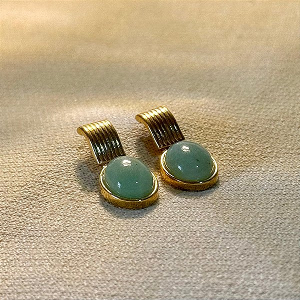 Brinco Semijoia Oval de Quartzo Verde – Saúde, Vitalidade e Equilíbrio | Banho de Ouro 18k