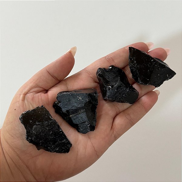 Obsidiana Preta Bruta – Proteção Psíquica e Quebra de Negatividade