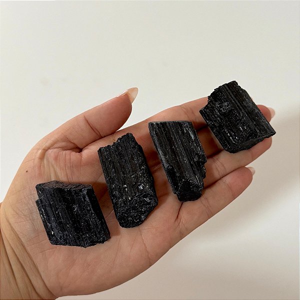 Turmalina Negra Bruta – Proteção Energética e Purificação