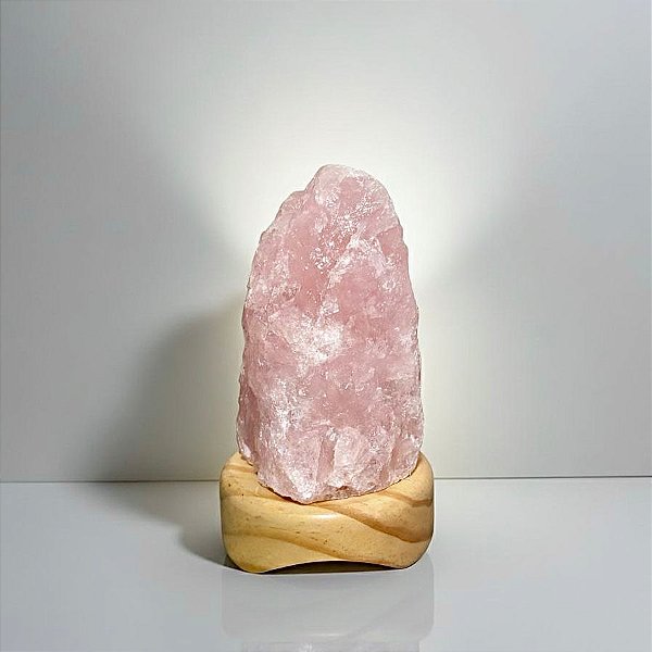 Luminária de Quartzo Rosa – Amor, Harmonia e Cura Emocional