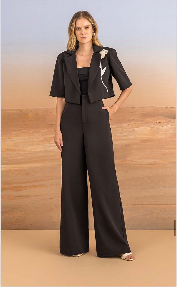CONJUNTO BLAZER E CALÇA APLICAÇÃO FLOR