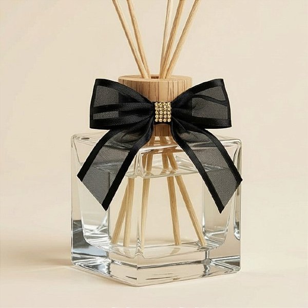 Laço Com Pedraria Dourada - Preto - 8x8cm - 1 unidade - Rizzo