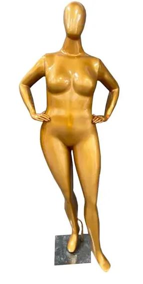 MANEQUIM DE FIBRA FEMININO PLUS SIZE 02 MÃOS NA CINTURA DOURADO
