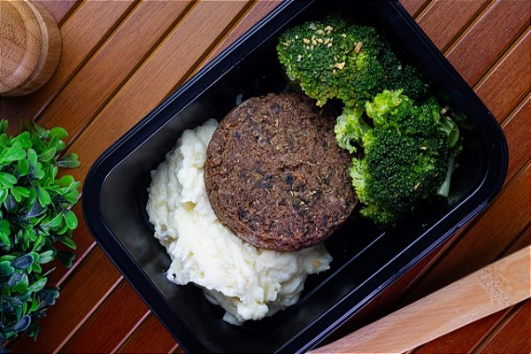 Quibe Recheado com Alho Poró e Purê de Batata e Brócolis - 300gr