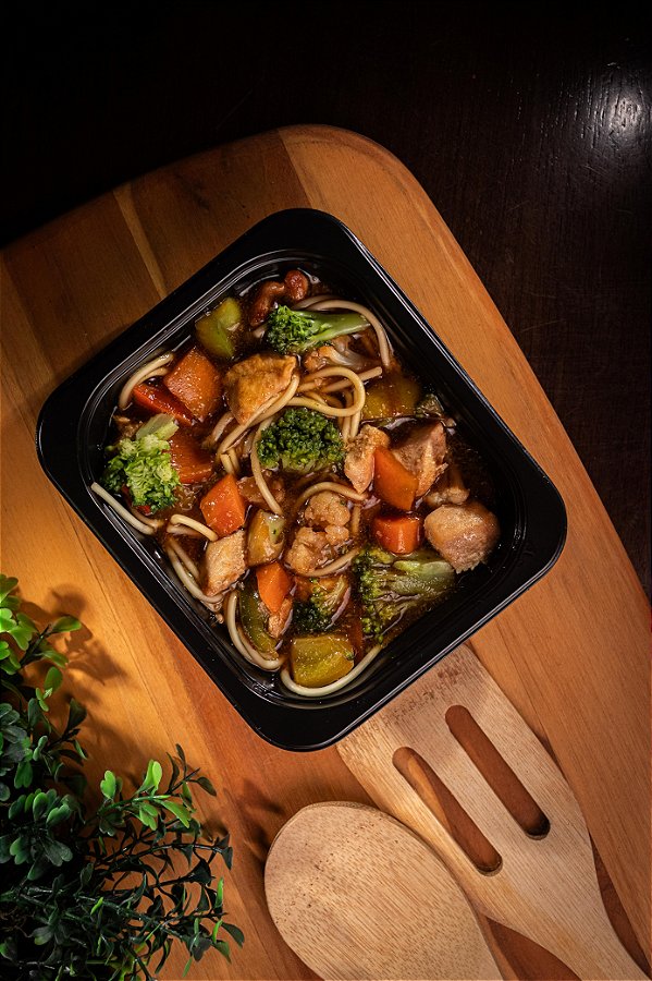 Yakissoba de Frango com Legumes - 250 gr