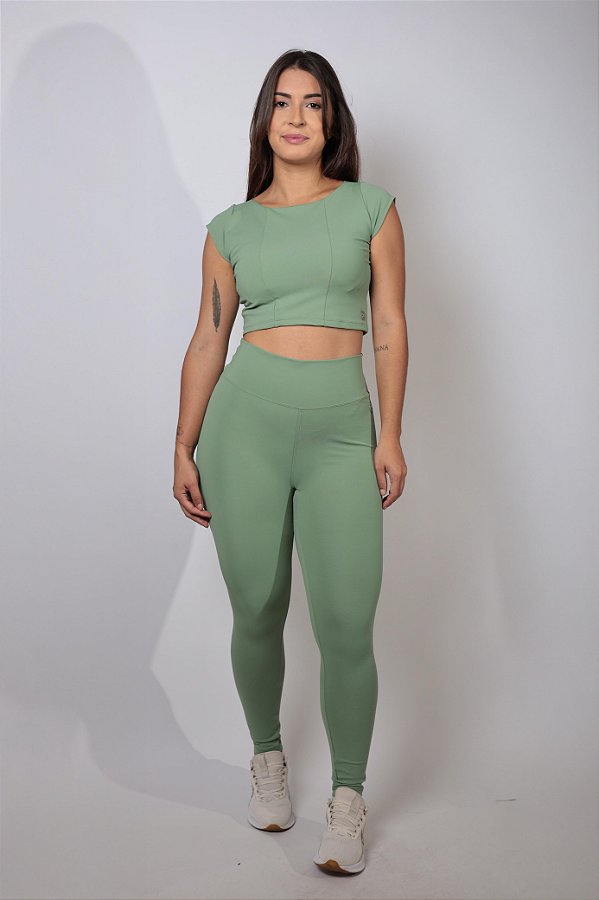 Conjunto oliva c/ legging empina bumbum e cropped blackout