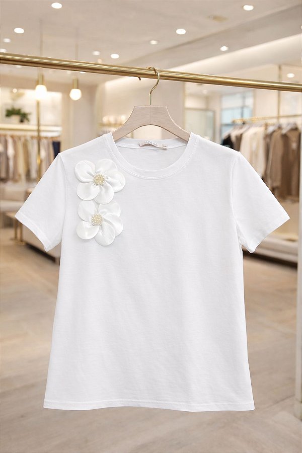 BLUSA BASICA DETALHE FLOR