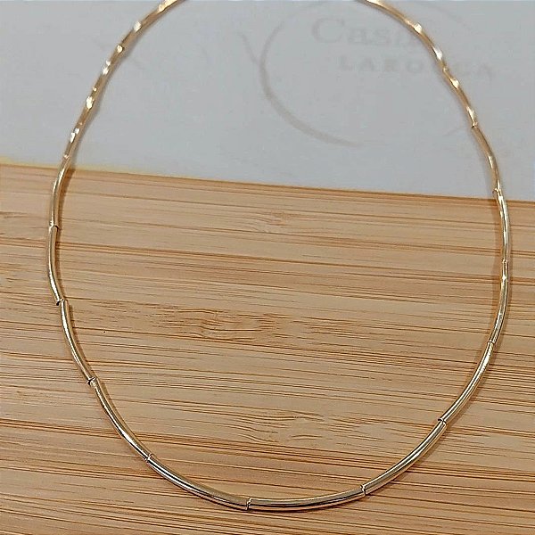 Colar canutilhos tubinho banho de ouro
