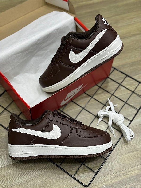 Tênis Nike Air force Premium Marrom