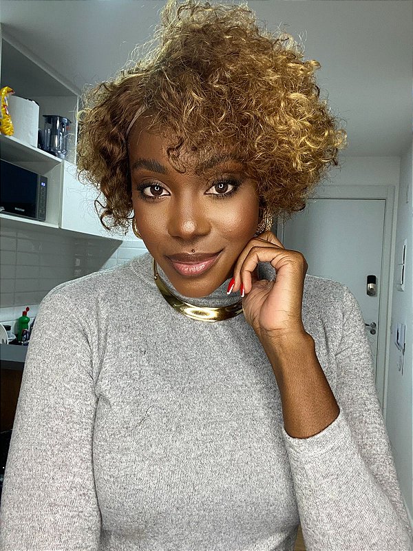 Lace Regina  Repartição única  Cabelo humano  Nas cores onbre com mel  E Cor natural ( castanho  Modelo nuca batida