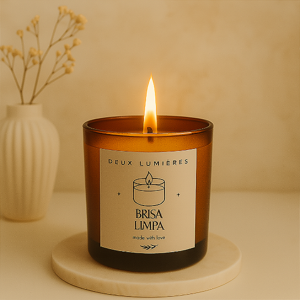 Brisa Limpa — Vela Artesanal Deux Lumières com Notas de Limão Siciliano, Chá Branco e Musk