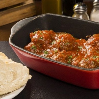 Polpetone Recheado ao Molho Sugo