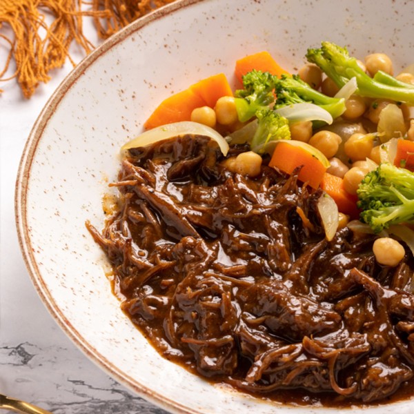 Carne desfiada ao molho sugo fit