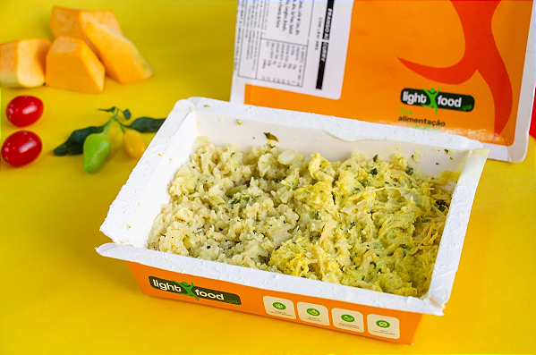 Fricassê de Frango Com Arroz Fake de Couve-Flor