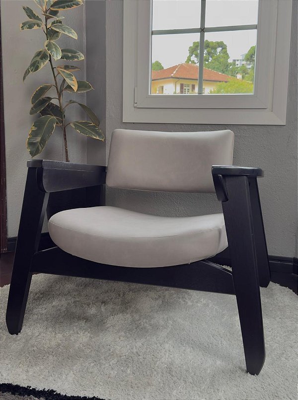 Poltrona Maragogi Preto Ebanizado (Couríssimo 549)