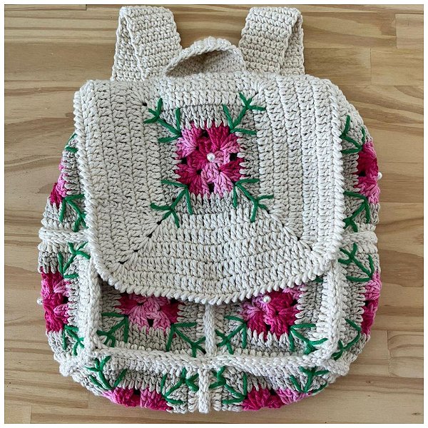 Mochila Granny Square em Crochê Modelo Boho Floral