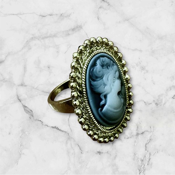 Anel de Resina Cinza com Base Dourada